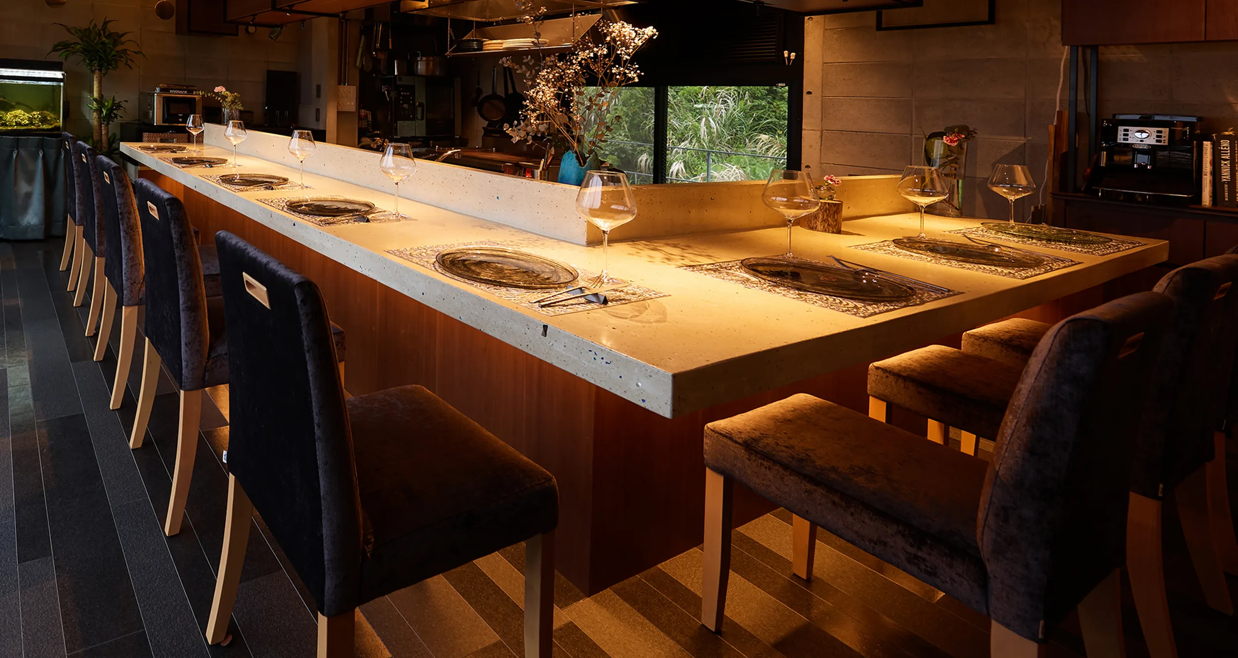 五感を満たす、8席限定の特等席。